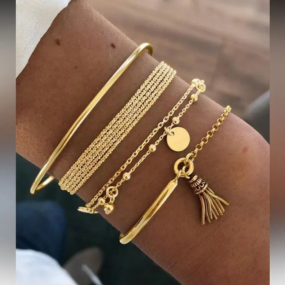Elegant Gold Bracelet Set A1547